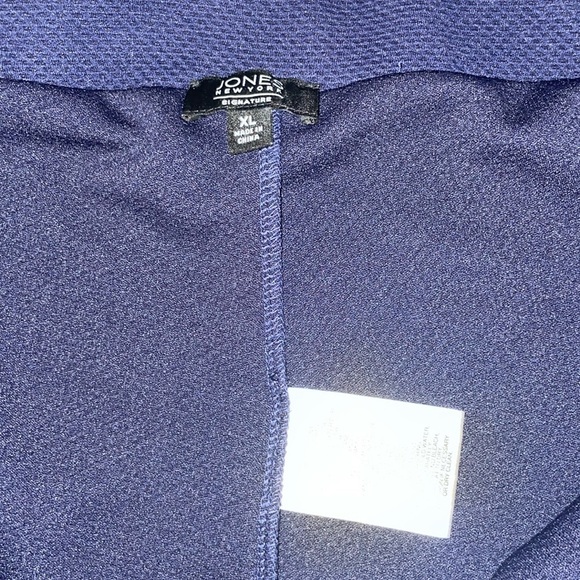 πJones New York Plus Textured Pull-On Welt Pocket Skort - Picture 7 of 7